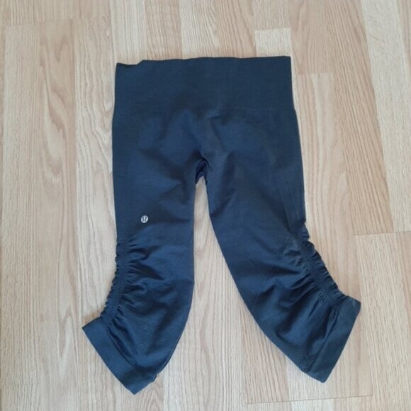 lululemon athletica Pants - Lululemon Womens Black Crop Leggings  Black sz 6
